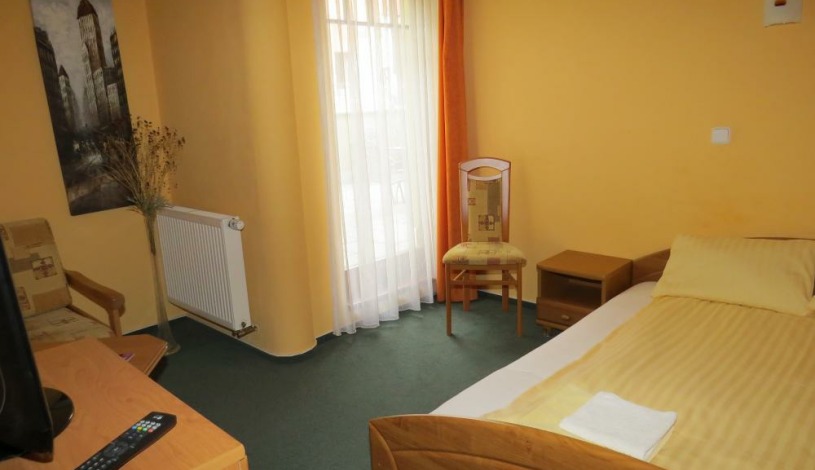 Penzion Černej pták Jindřichův Hradec - třílůžkový pokoj se dvěma ložnicemi II.patro